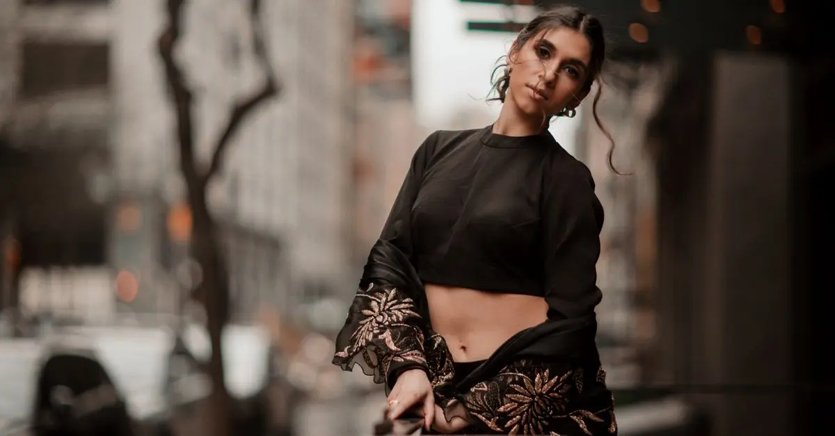 Comment maîtriser le style glamour au quotidien