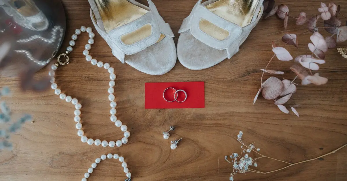 Bijoux contemporains : moderniser le glamour classique