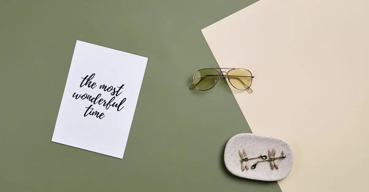 Comment Créer un Look Glamour avec une Tenue Minimaliste
