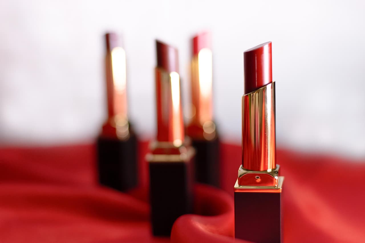 Impact des magazines de mode sur le style glamour